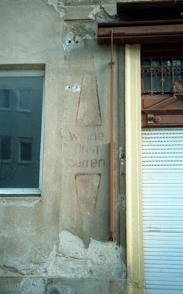 Dresden-Pieschen, Bürgerstr.-Ecke Torgauer Str., 2.2.2001 (2).jpg - Weine - Obst - Seifen